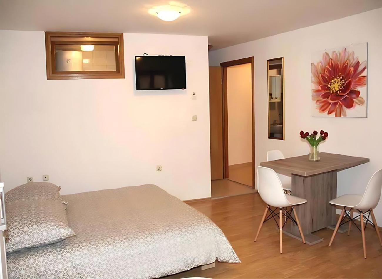 Sunny Rooms And Suites 시베니크 외부 사진